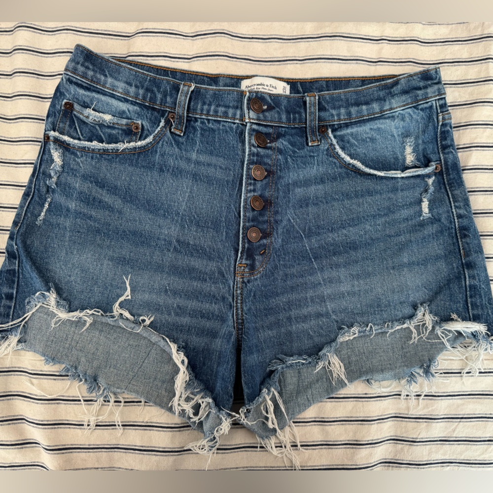 Abercrombie & Fitch- High Rise Mom Shorts
